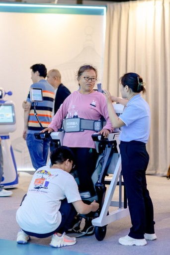 積極融入新時(shí)代首都發(fā)展 奮發(fā)有為譜寫(xiě)京彩華章——首都養(yǎng)老服務(wù)的高質(zhì)量發(fā)展之路